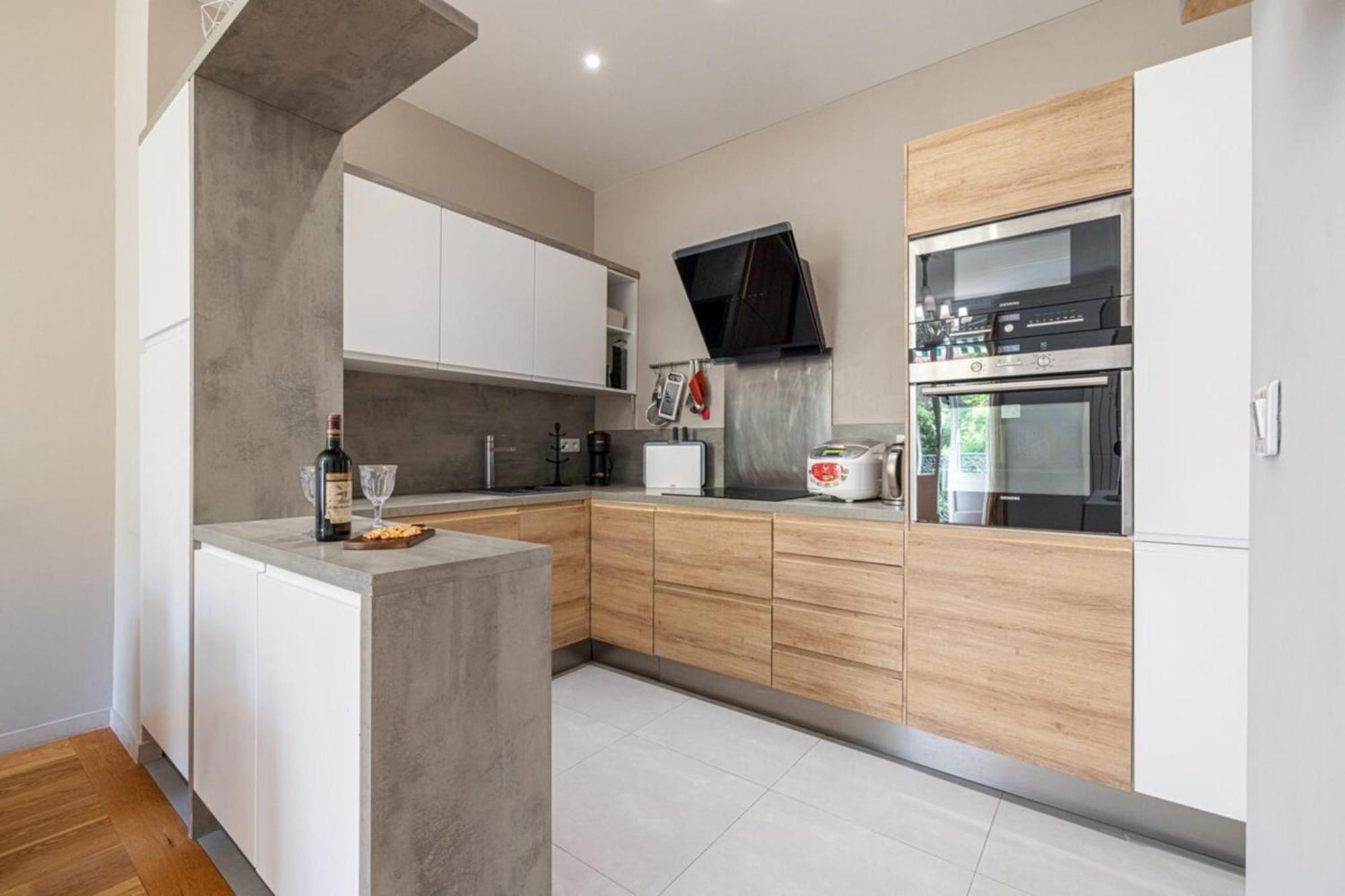 Apartment Joffre 49-d - Charming 2 Bedroom - Carre D'or